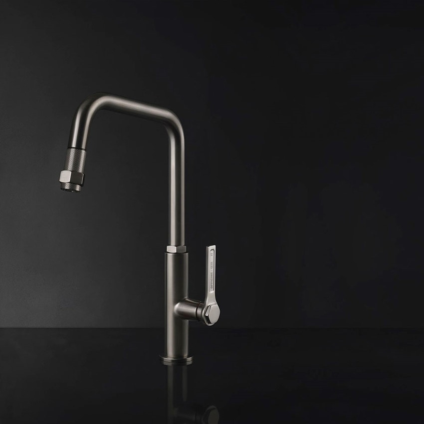 Immagine di Gessi OFFICINE miscelatore monocomando, con canna girevole e doccetta estraibile, finitura finox 60053#149