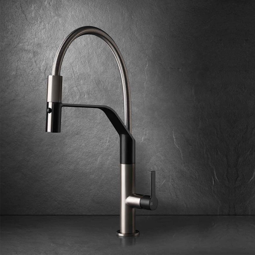 Immagine di Gessi MESH miscelatore semi pro monocomando, con canna girevole e doccetta estraibile doppio getto, finitura finox / nero opaco 60005#599