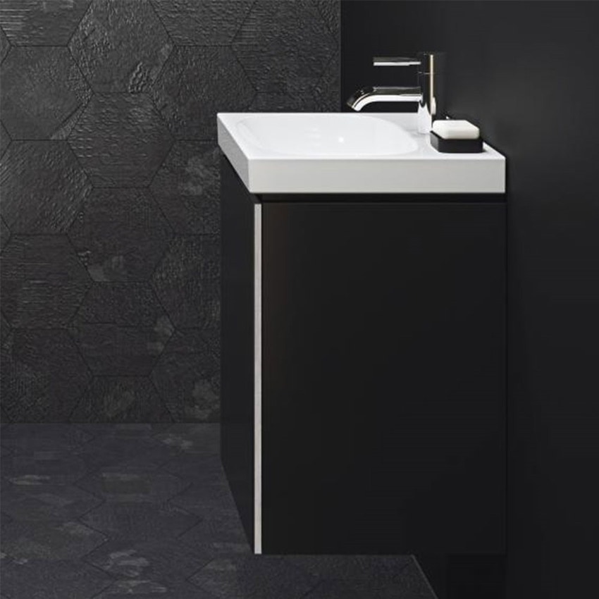 Immagine di Geberit ACANTO mobile sottolavabo sospeso per lavamani L.45 cm, con un'anta, corpo colore nero finitura opaco, ante colore nero finitura vetro lucido 500.608.16.1