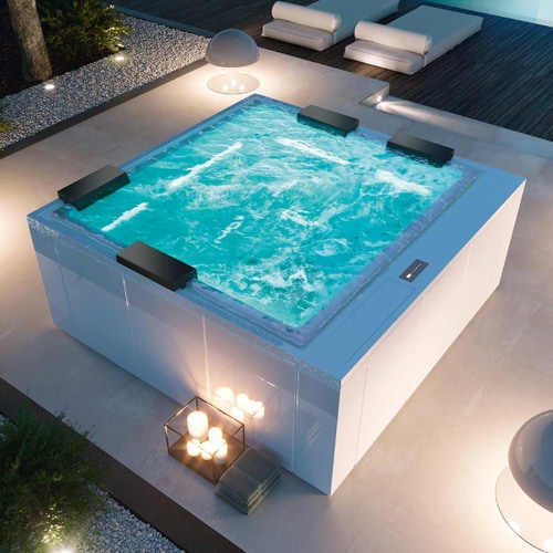 Immagine di Treesse GHOST PLUS PHANTOM PR1 minipiscina quadrata L.235 H.98 cm, con 40 getti idromassaggio e 20 getti idromassaggio plus Ghost System e comando touch V322M