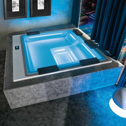 Immagine di Treesse GHOST PLUS PHANTOM PR1 minipiscina quadrata L.235 H.98 cm, con 40 getti idromassaggio e 20 getti idromassaggio plus Ghost System e comando touch V322M