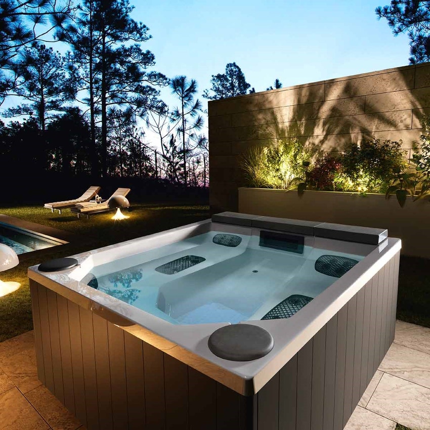 Immagine di Treesse POOL QUARZ 235 Minipiscina rettangolare 235 x 215 cm con idromassaggio con impianto digitale e sistema di ricircolo automatico PQ2352BNNEGR