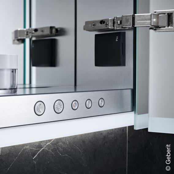 Immagine di Geberit ONE mobile specchio con illuminazione a tre ante, 90 cm, finiture corpo alluminio spazzolato, con ante dotate di specchi interni ed esterni 500.485.00.1