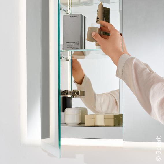 Immagine di Geberit ONE mobile specchio con illuminazione a tre ante, 90 cm, finiture corpo alluminio spazzolato, con ante dotate di specchi interni ed esterni 500.485.00.1