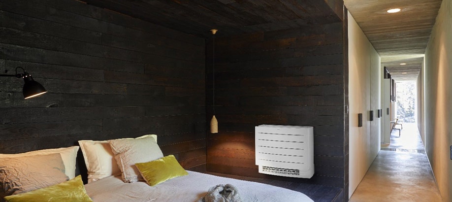 Climatizzatore a pavimento Daikin PERFERA in una camera da letto