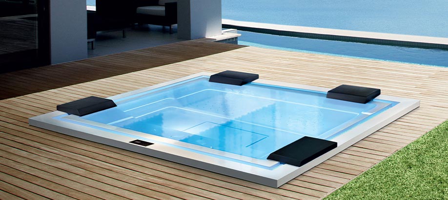 Minipiscina Treesse GHOST da esterni interrata su un terrazzo