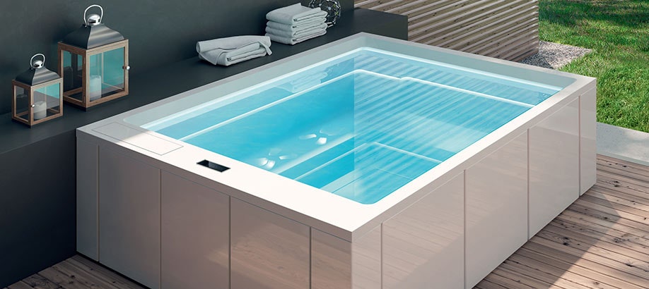 Minipiscina Treesse GHOST rettangolare esterna in giardino