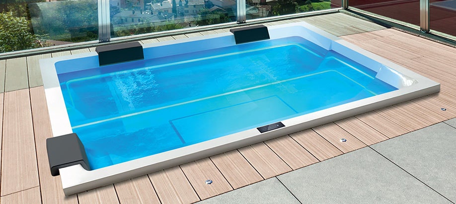 Minipiscina Treesse GHOST rettangolare da esterni in un terrazzo