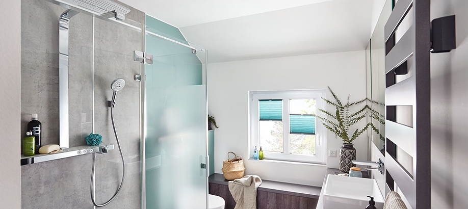 Soffione doccia Hansgrohe Rainmaker Select in un bagno grigio