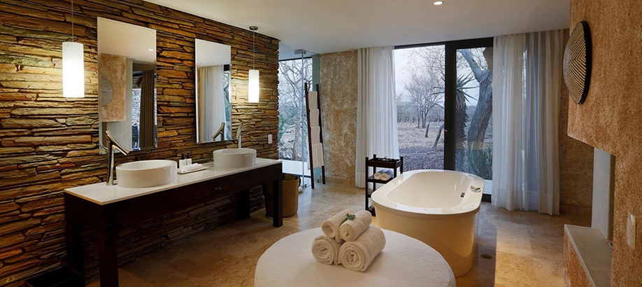 Bagno moderno arredato con rubinetti Axor Starck Organic
