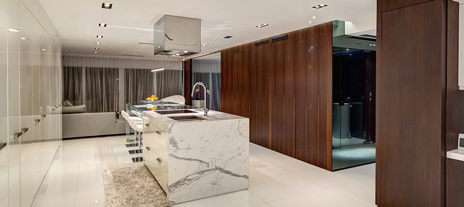 Rubinetteria Gessi Kitchen in una cucina bianca