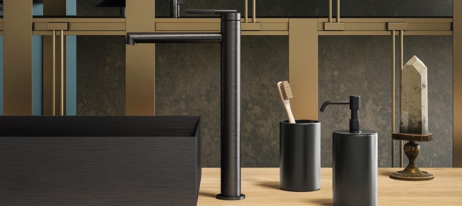 Rubinetto lavabo e porta spazzolini Gessi 316