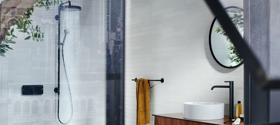 Rubinetto lavabo bagno e soffione doccia Axor One