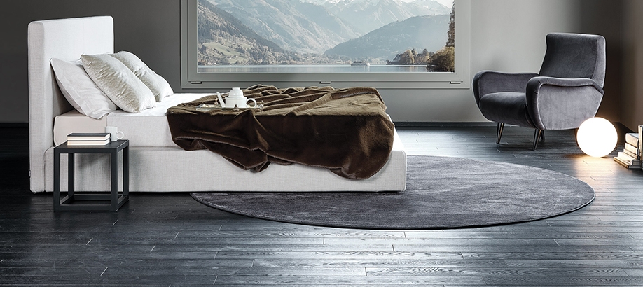 Tappeto grigio Mussi tondo in camera da letto