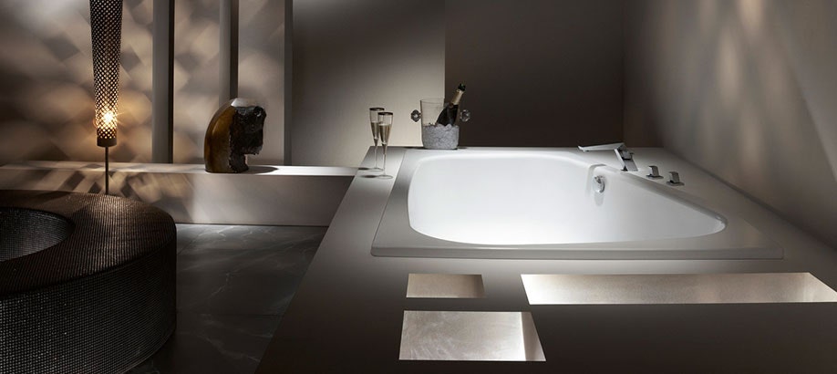 Vasca da bagno angolare Kaldewei Plaza Duo in un bagno di lusso