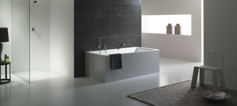 Vasca da bagno Kaldewei Puro in un bagno moderno dal gusto minimal