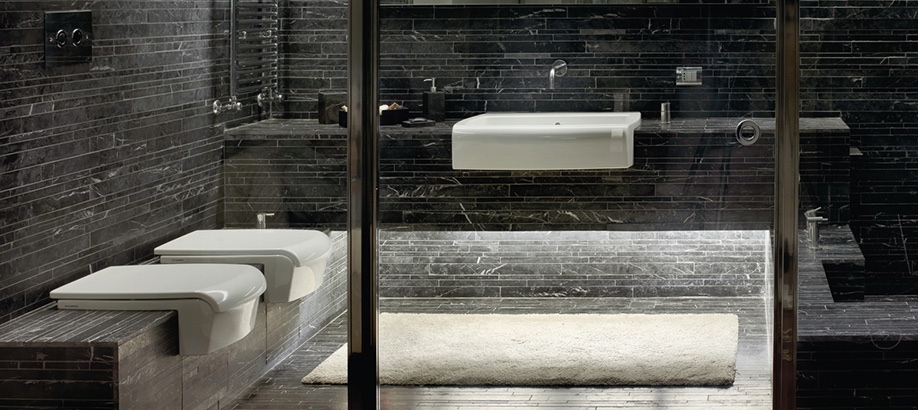 Bagno moderno con sistema Una Flaminia per sanitari