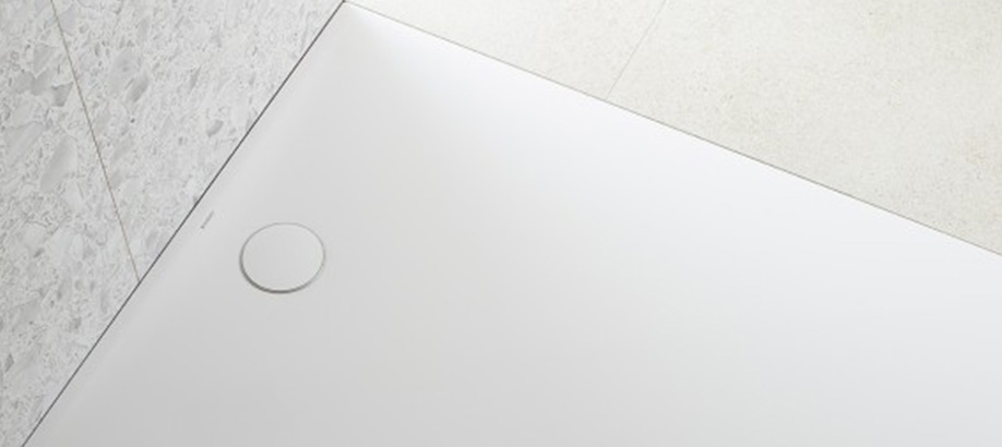Dettaglio piatto doccia Geberit Olona in resina