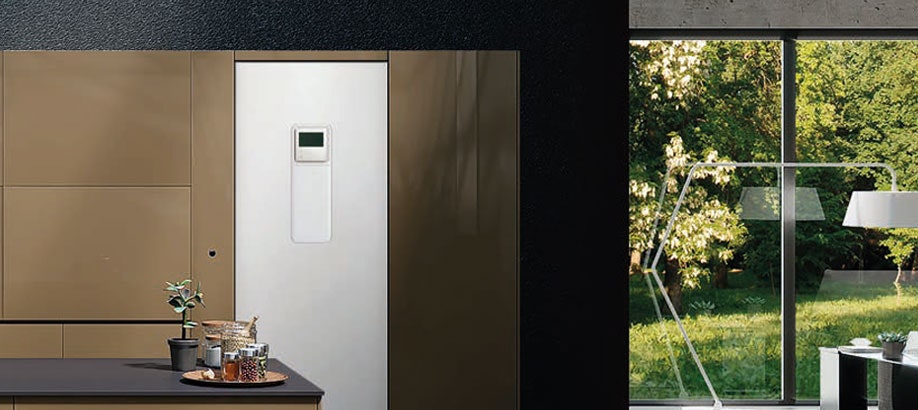 Cucina moderna e lussuosa con sistema integrato a pompa di calore Samsung EHS