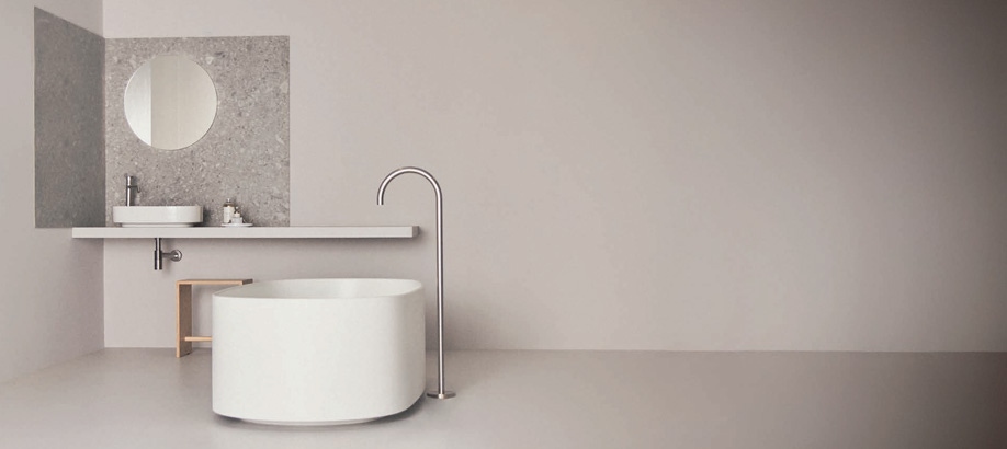 Lavabo bagno Ideal Standard Linda- X e vasca in un ambientazione minimal