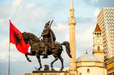 Albania Tirana monumento a Skanderberg