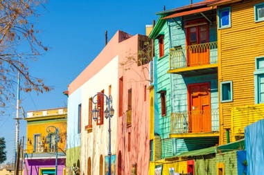 argentina-buenos-aires-bright-colors-of-caminito-street-in-la-boca