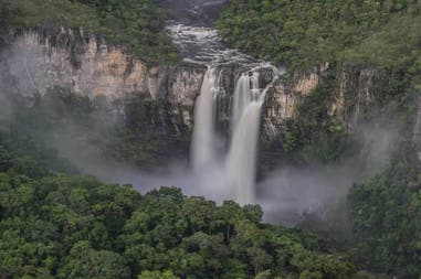 Brazil Chapada dos Vedeiros waterfall