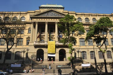 0200-years-biblioteca-nacional-in-rio-de-janeiro-city