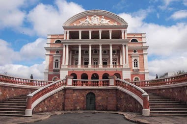 brazil-manaus-entrance-of-the-building-of-teatro-amazonas