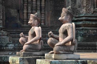 Guardiani della porta di angkot Thom a Siem Reap in Cambogia