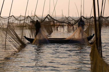 Cambodia Tonle Sap fishing