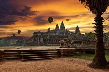Vista al tramonto del tempio di Angkor Wat a Phnom Penh in Cambogia