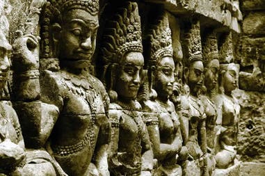 Statue nel complesso di Angkor Thom in Cambogia