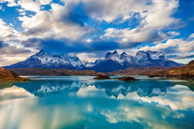 Lago e montagne nel Torres del Paine National Park in Cile