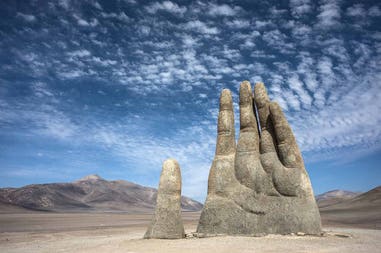 chile-atacama-desert-hand-sculpture