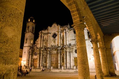 Vista della cattedral di San Cristobal a L'Avana Vecchia a Cuba