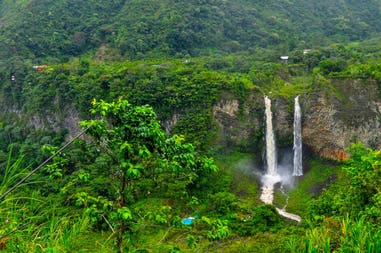ecuador-banos-de-agua-waterfall-forest