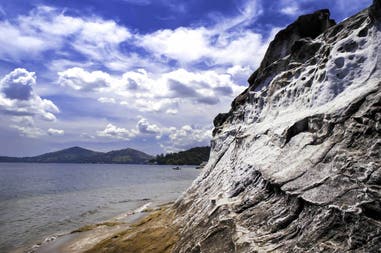 Filippine Baia di Subic roccia