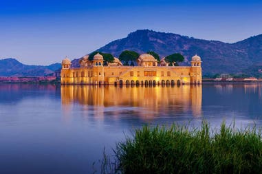india-jaipur-water-palace