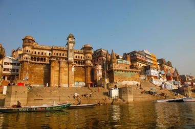 ghats-varanasi-ganges-river-india-uttar-pradesh