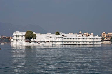 lake-palace-hotel-udaipur-rajasthan-india