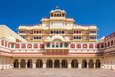 india-jaipur-city-palace-courtyard