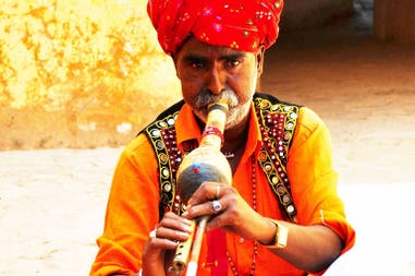 india-jaipur-snake-charmer