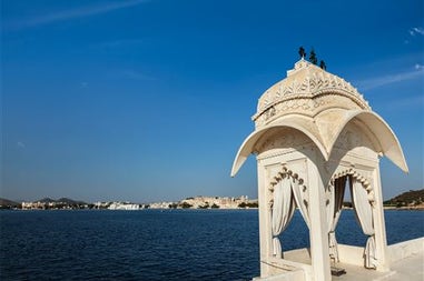 Lago Pichola nella regione del Rajasthan in India