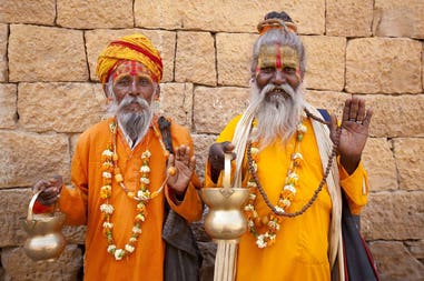 india-rajasthan-jaisalmer-priests