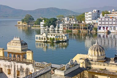 Vista sul lago di Udaipur in India