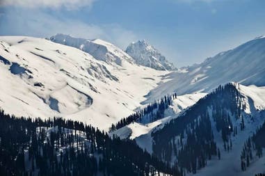 Montagne innevate nel Kashmir in India