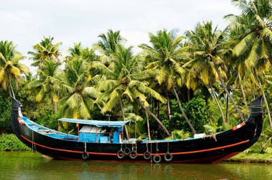 india-kerala-backwaters-boat