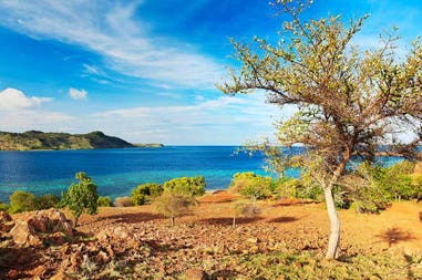 indonesia-komodo-national-park-panorama-of-seraya-island
