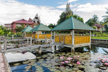 Indonesua Sumatra lake Toba resort